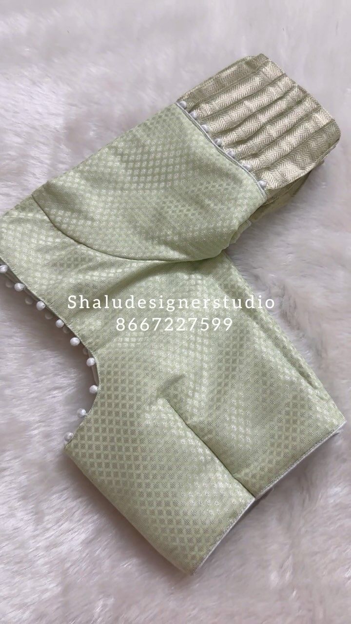 shalu designer studio | Customised elegant thread work blouse⭐️ Embroidery work at affordable price ✨ Design can be customised according to your need ✨... | Instagram New Trend Blouse Designs, Blouse Hands Design, Blouse Styles For Women, Blows Design, Beautiful Blouse Designs, Saree Simple, Blouses Saree, Thread Work Blouse, Pattern Blouses