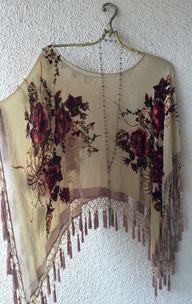 Image of Made in Paris Gypsy Stevie Nicks beaded fringe romantic velvet peasant capelet Moda Over 50, Sukienki Maksi, Look Hippie Chic, Estilo Hippie, Mode Boho, Bohol, Pink Lady, Beaded Fringe, Bohemian Fashion