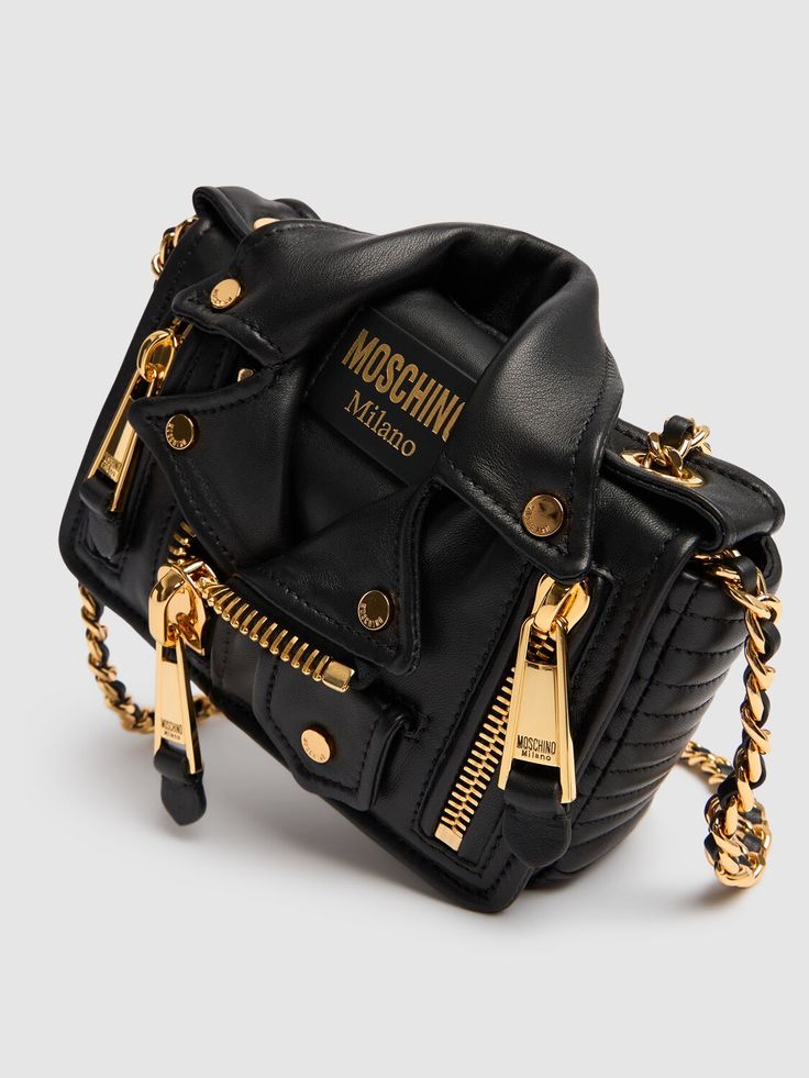 Height: 16cm Width: 21cm Depth: 8cm. Strap drop: 59cm. Adjustable metal chain strap. Front flap with button closure. Front logo label detail. Front decorative zip details. Gold-colored metal hardware Biker Leather, Logo Label, Metal Hardware, Metal Chain, Chain Strap, Moschino, Leather Shoulder Bag, Metallica, Gold Color