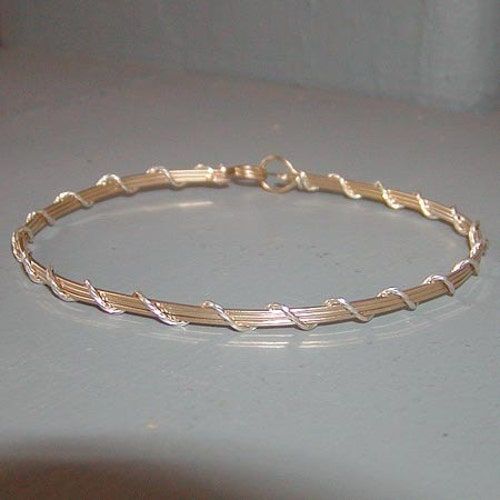 Shiny Bracelets, Diamond Bracelet Design, Wire Bracelets, Gold And Silver Bracelets, Silver Rings With Stones, Wire Bangles, Wire Wrapped Bracelet, Classic Bracelets, Craft Jewelry