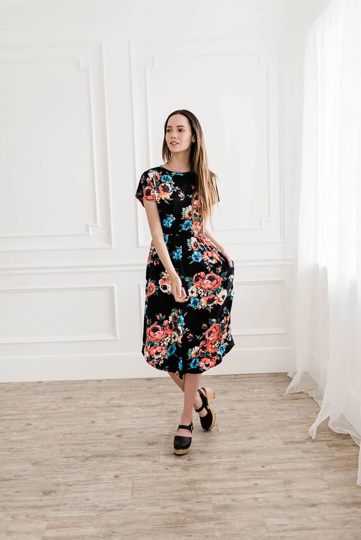 Floral dresses make perfect work outfits for spring and summer for women. This modest fashion one is casual and black with pockets and short sleeves. It is a great dress for church. #summerstyle #modestclothing Dress For Church, Black Floral Dresses, Outfits For Spring, Summer Work, Summer Work Outfits, Professional Attire, Black Women Fashion, Muslimah Fashion, Floral Dresses