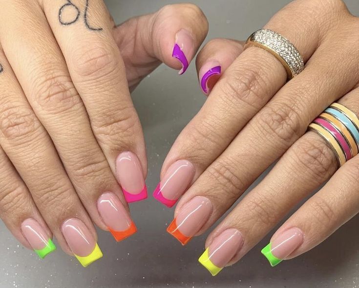 Trendy Neon Nails, Neon French Tip Nails Short, Neon Square Nails, Summer Nails Designs, Trendy Summer Nails, Nail Tip Designs, Summer Nails 2023, Gel Nail Art Designs, Vintage Nails