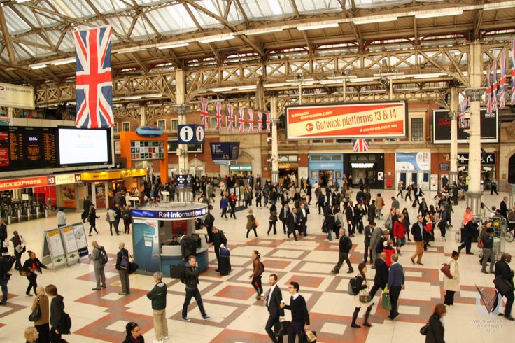 many people are walking around in an indoor area