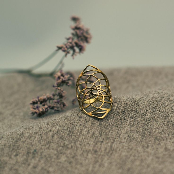 Extraordinary golden mandala ring made of brass. Whether it's a birthday, Mother's Day, anniversary, Valentine's Day, wedding or for yourself as a small gift! This handmade brass ring with a symmetrical flower mandala design is a real eye-catcher and the perfect gift for any occasion. Its filigree mandala design makes it look very delicate and can be perfectly combined with any outfit. Our AURELIE jewelry is entirely handmade in Berlin and India. We check our products at every step of the manufacturing process to ensure the highest quality. This ring is made of nickel-free brass. Over time, the metal will become matte. If you prefer it shiny, you can simply rub it with a little brass polish. (Toothpaste is also a popular household remedy.) Materials: Nickel-free brass. Floral Mandala Design, Mandala Ring, Golden Mandala, Brass Polish, Mandala Floral, Design Mandala, Floral Mandala, Handmade Brass, Brass Ring