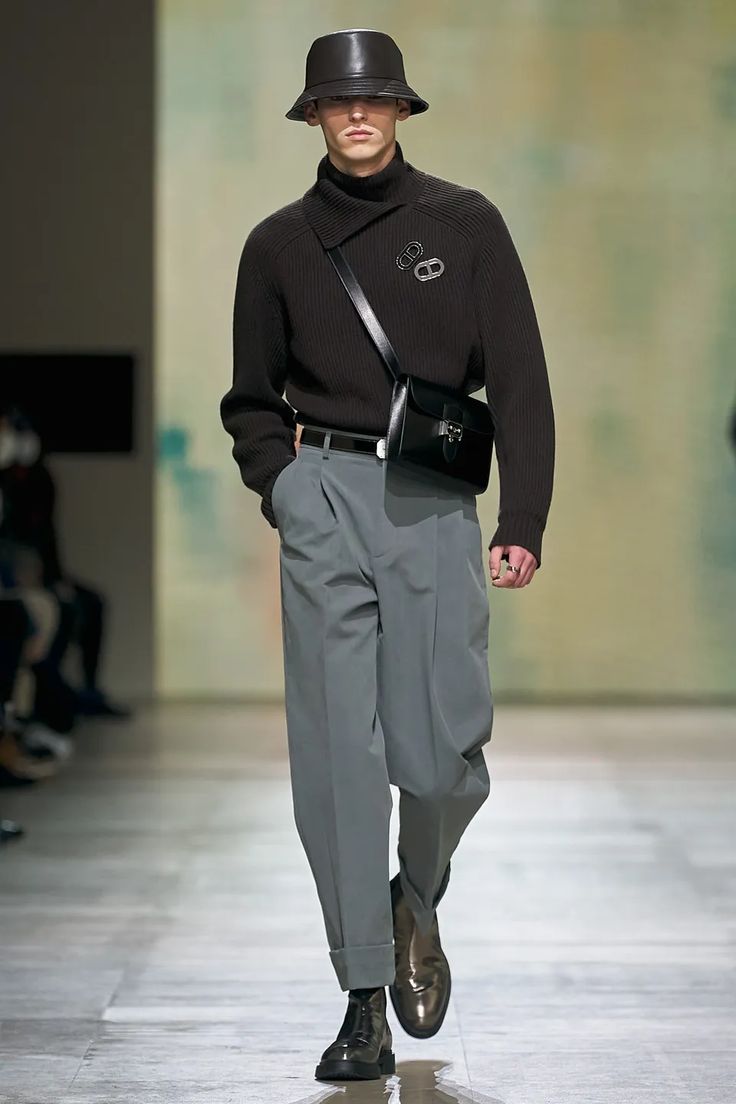 Hermès Fall 2022 Menswear Fashion Show | Vogue Vogue Men, Menswear Runway, Street Style Outfits Men, Fall Outfits Men, Hermes Men, Streetwear Men Outfits, Mens Fall, Fall 2022, 가을 패션