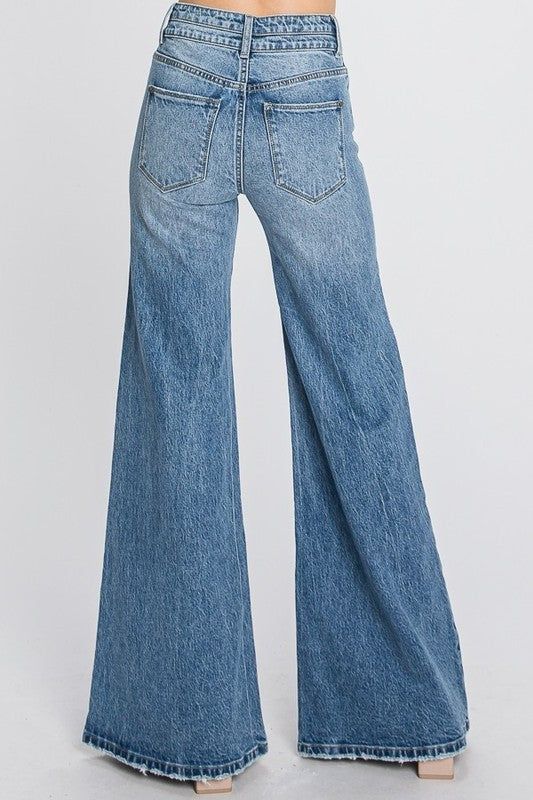 - 11" Rise, 34" Inseam, Modeled in size 3/25 - Leg opening : 29" - High-rise, Vintage wide leg jeans - Double button detail - Button closure and zip fly - 5-pocket styling Vintage Wide Leg Jeans, 70s Inspired Outfits, 70s Jeans, Spring Fits, Wide Jeans, Denim Flares, Country Outfits, Wide Leg Denim, Button Detail