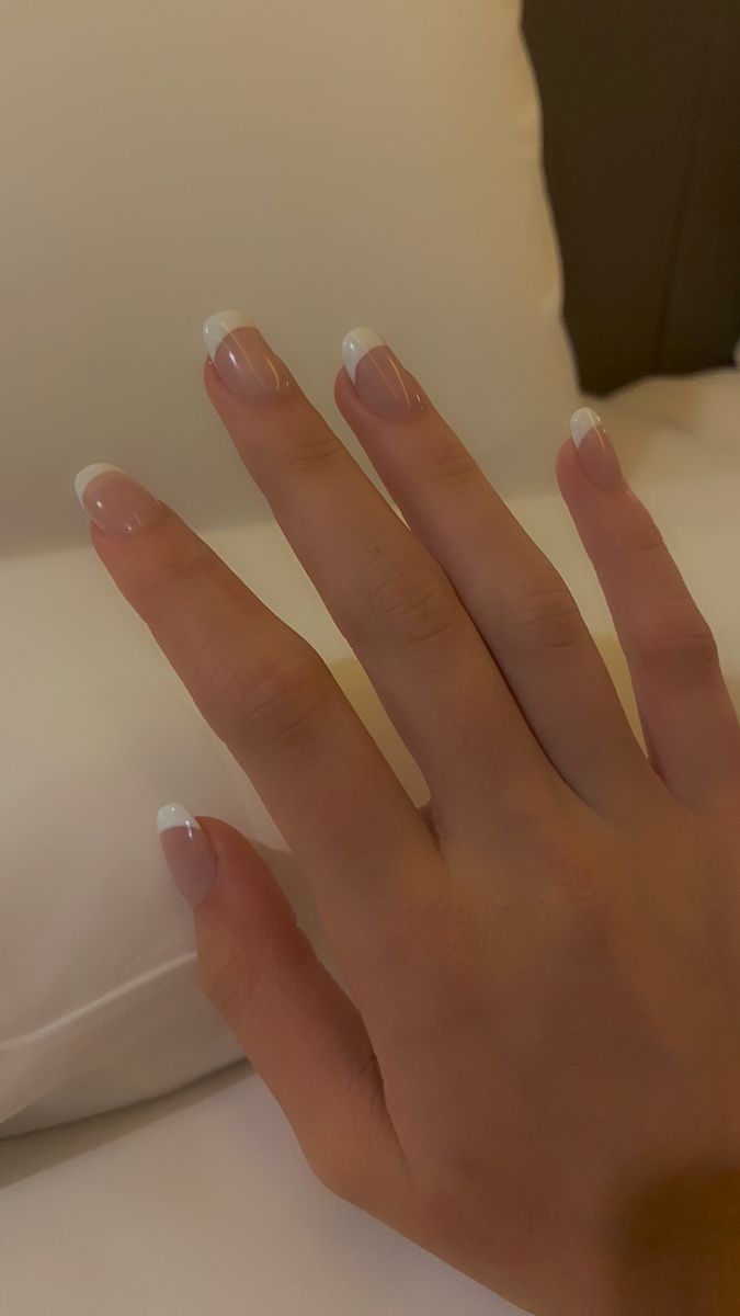 Small Nail Extension Ideas, Nails On Small Hands, Small Nail Extensions, Basic Nail Extensions, Small Nails Aesthetic, Small Hands Aesthetic, Natural Nail Shape, French Fade Nails, خواتم خطوبة