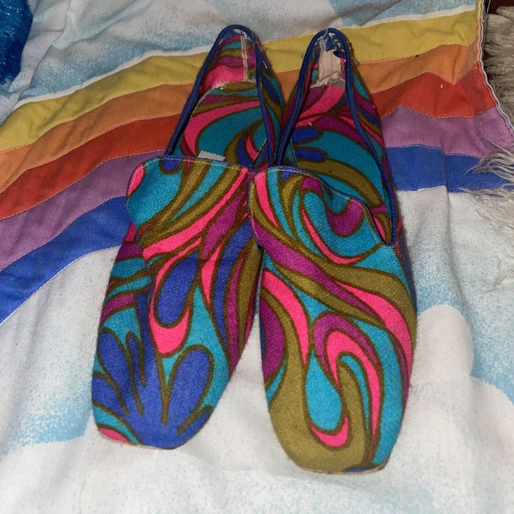 vtg 60s emilio pucci style psychedelic swirl shoes bright neon slip ons o'omphies womens loafers marked a size 70 est size 7 O'omphies brand insole measures 9.25" 3" ball 5" volume(over the toe arch) Overall Great condition no areas of stain or damage very light wear feels like canvas/cotton Multicolor Closed Toe Slippers For Spring, Multicolor Round Toe Slippers For Spring, Retro Round Toe Loafers For Spring, Vintage Spring Loafers With Flat Heel, Vintage Flat Heel Loafers For Spring, Vintage Flat Loafers For Spring, Vintage Closed Toe Spring Loafers, Vintage Spring Loafers With Round Toe, Vintage Closed Toe Loafers For Spring