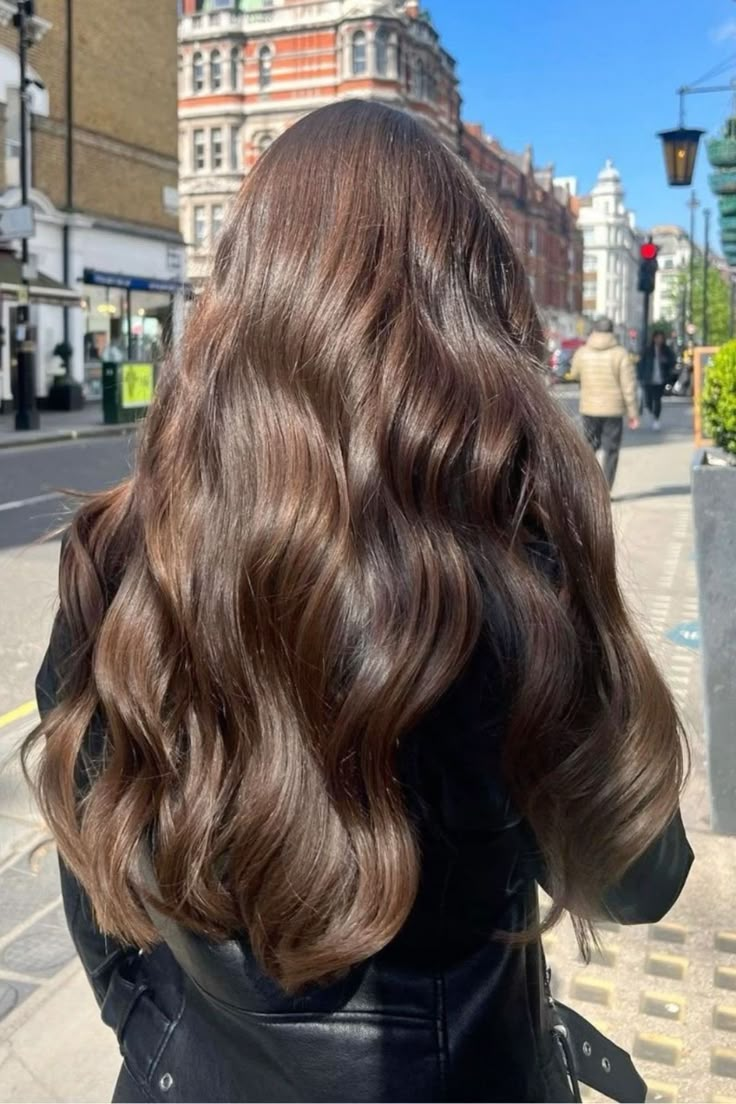 Banana Bread Presentation, Natural Wavy Brown Hair, Hair Color 2023 Blonde, 2023 Blonde Balayage, Golden Dark Brown Hair, Long Ash Brown Hair, Beach Waves Brown Hair, Long Chocolate Brown Hair, Brown Hair Types