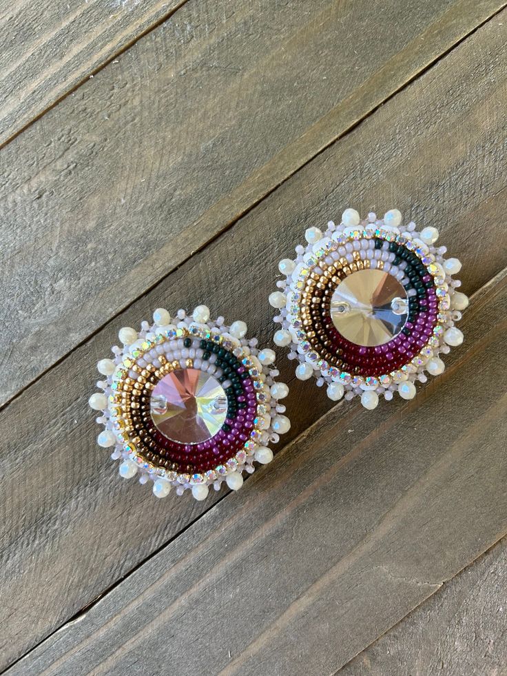 Made with size 11 Czech beads, rhinestone banding & on fingernail posts. Beaded Medallion Earrings, Beaded Wedding Earrings, Seed Bead Jewelry Patterns, Beadwork Designs, Beaded Wedding, Turtle Earrings, Beaded Jewlery, Handmade Earrings Beaded, Beadwork Patterns