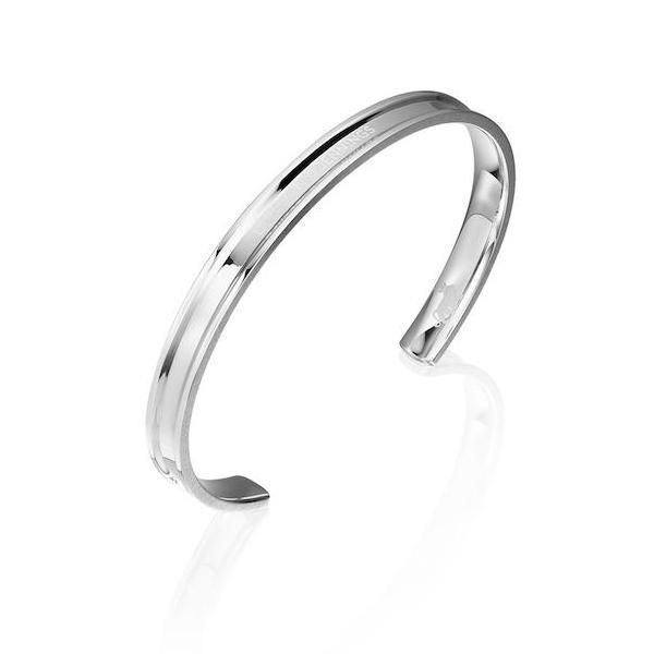 The perfect pairing for your Larsson & Jennings timepiece, introducing our Classic and Link bangle. Featuring subtle engraving, the bangle is an elegant choice whatever the occasion. Wear alone or mix the metals for a dynamic look. Available in Small or Large. Dimensions: SMALL Length: 2.3'' Width: 1.6'' LARGE Length: 2.7'' Width: 1.9'' Kayla Ewell, Rose Gold And Silver, Rose Gold Bangle, Silver Bangle, Classic Gold, Beautiful Watches, Silver Bangles, Watches Jewelry, Accessories Branding