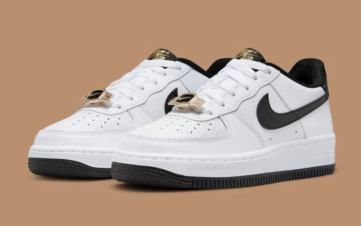 When it comes to the world’s greatest kicks, the Air Force 1 is without a doubt the winner. Bruce Kilgore’s design is Nike’s most versatile, color-blocking options are endless, and the price is unbeatable. So what better way to commemorate the king of sneakers’ 40th anniversary in 2022 than with this limited-edition Nike Air Force 1 Low “World Champ”? The theme is set from the get-go, with participants donning lace bling inspired by a wrestling belt. On the toe and mid pa Nike Air Force 1 Limited Edition, Wrestling Belt, Bears Nails, Nike Air Force Ones, Nike Air Force 1 Low, S Design, Fresh Kicks, Air Force Ones, Air Force 1 Low