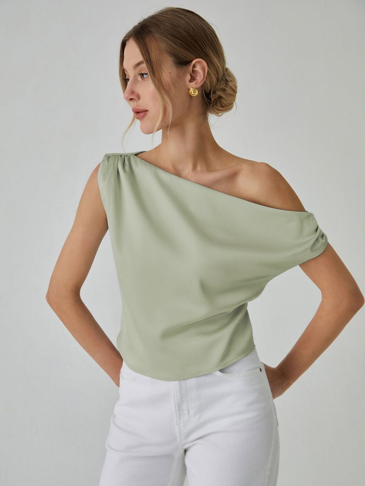 Details Composition: 95% Polyester, 5% Elastane Design: Plain, Asymmetrical Style: Elegant Thickness: Regular Sheer: No Material: Satin Sleeve Length: Sleeveless Neckline: Asymmetrical Neck Occasion: Leisure, Work Size & Fit Clothes Length: Short Top Stretch: Non-stretch Fit Type: Regular Fit Cm Inch Size Length Bust XS 49 92.5 S 50 96.5 M 51 100.5 L 52 106.5 XL 53 112.5 XS 19.3 36.4 S 19.7 38 M 20.1 39.6 L 20.5 41.9 XL 20.9 44.3 Care Instructions Maximum washing temperature 30°C Do not bleach Wash with similar colours Iron at a maximum of 110°C/230°F Do not dryclean Y2k Fall Outfits, Asymmetrical Style, Cargo Pants Streetwear, Shoulder Off, Shoulder Knots, Fit Clothes, Knotted Blouse, Vest Blouse, Fits Clothes