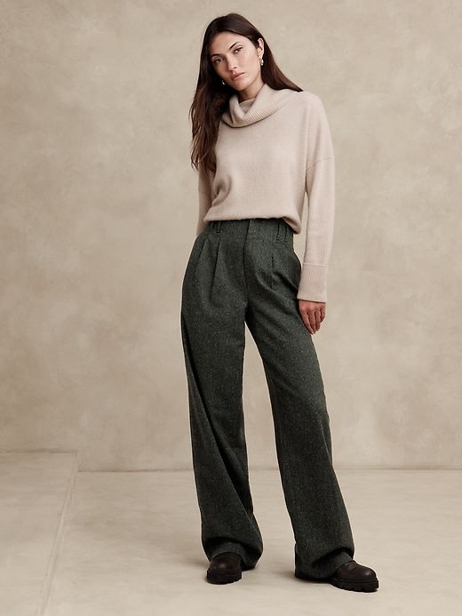 Remanso Donegal Straight-Leg Pant | Banana Republic Womens Winter Pants, Trousers Women Outfit, Work Trousers Women, Petite Casual, Winter Trousers, Flattering Pants, Work Pants Women, Fancy Frocks, Work Fits