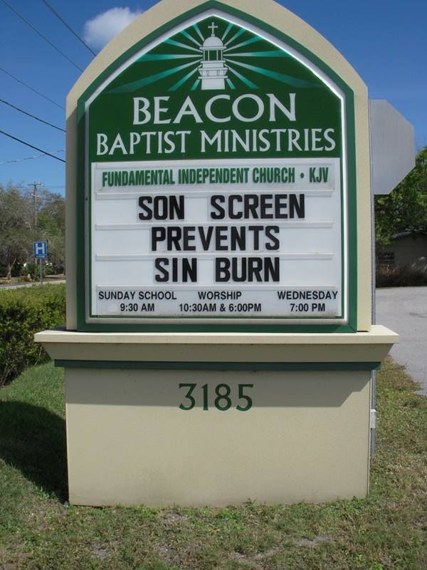 the sign for beacon baptist minnistries is displayed in front of some grass and bushes