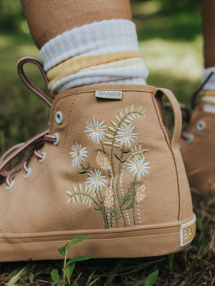 Boone High Top | BANGS Shoes Granola Clothes Aesthetic, Earthy Shoes, East Coast Mountains, Cottagecore Shoes, Sunny Aesthetic, Natural Gamine, Granola Outfits, Nature Outfits, Adventure Shoes