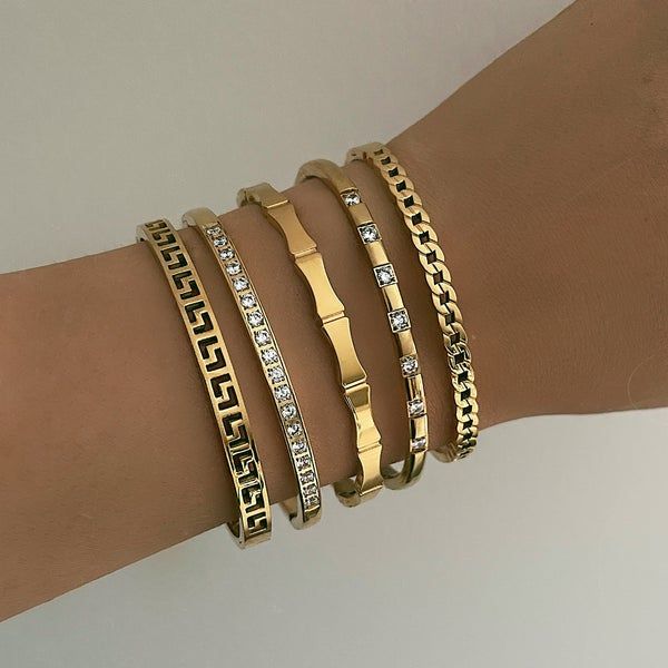 Gold Bracelets Stacked, Wrist Jewelry, 2024 Wedding, Dope Jewelry, Gold Bracelets, Jewelry Fashion Trends, Classy Jewelry, Jewelry Essentials, Jewelry Lookbook