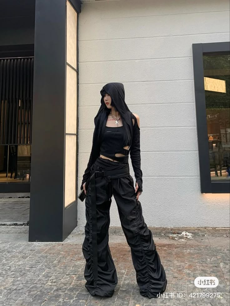 Submersible Fashion, Winter Outfits Subversive, Rick Owens Inspired Outfit, Archive Womens Fashion, Futuristic Streetwear Fashion, Archive Style Aesthetic, How To Sew Baggy Pants, Subversive Fashion Summer, Subversive Winter Fashion