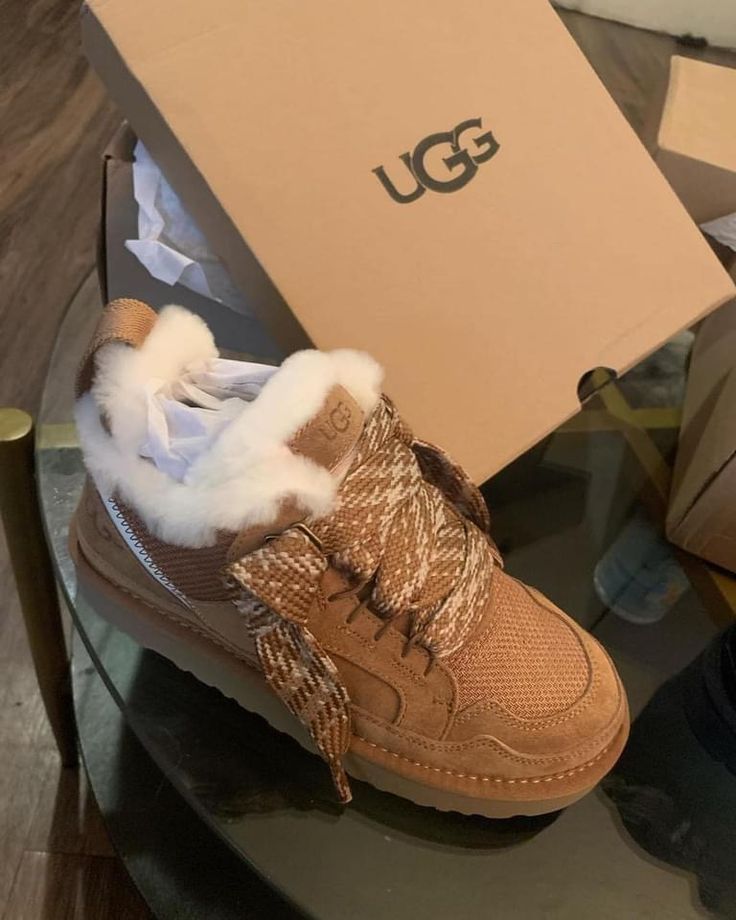 Cute Uggs, Ugg Sneakers, Pretty Sneakers, Sneakerhead Fashion, Ac New Leaf, Boots Fur, Trendy Shoes Sneakers, Preppy Shoes, Pretty Shoes Sneakers