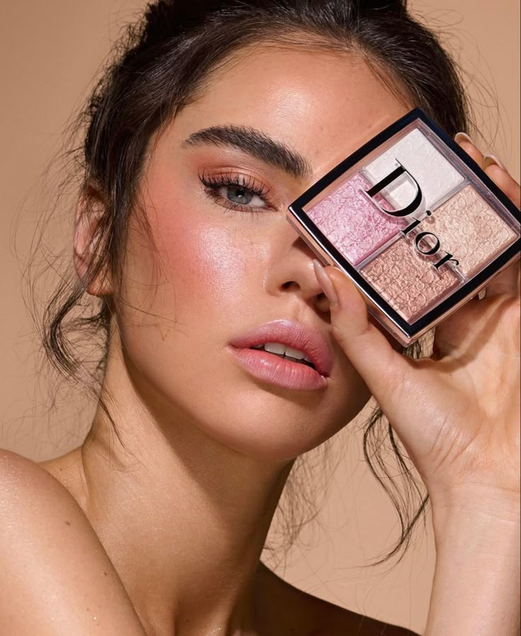 Dior Highlighter, Dior Eyeshadow Palette, Dior Eyeshadow, Makeup Artist Branding, Makeup Shoot, Beauty Shooting, Beauty Campaign, Dior Backstage, Cute Eyeshadow Looks