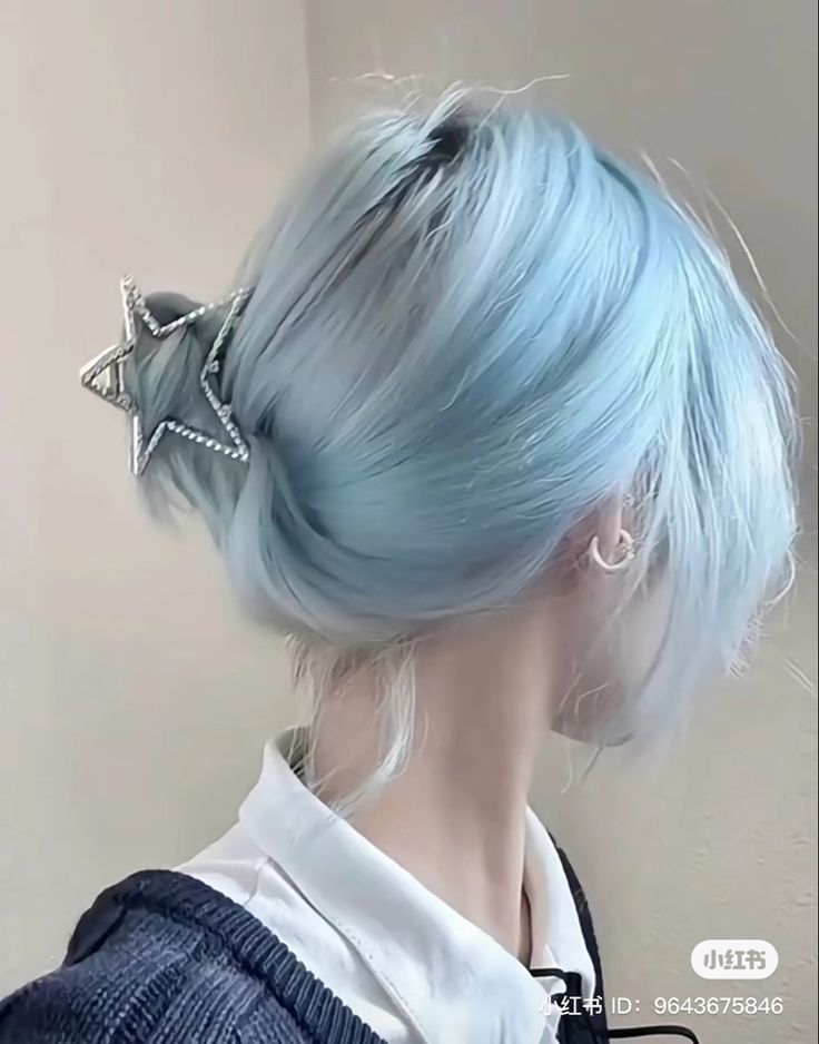 White Hair With Pastel Highlights, Cornflower Blue Hair, Blue And White Hair Aesthetic, White To Blue Hair, Blue Hair Blonde Roots, Light Blue Dyed Hair, Ice Blue Hair Color, Grey Blue Hair Color, Platinum Blue Hair