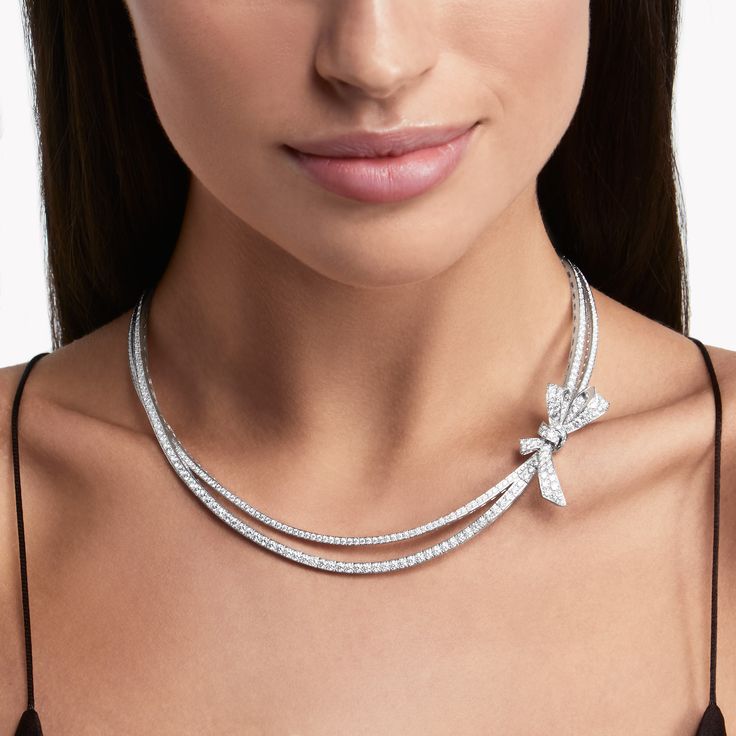 This enchanting white gold necklace set with radiant pavé diamonds from the Tilda’s Bow collection is a new interpretation of the bow motif, which has had an enduring influence on the House of Graff. The seamless, hand-tied effect was achieved through a close collaboration between our design team and master craftsmen, who have created a sculptural, voluminous silhouette set with radiant stones, allowing it to scintillate from every angle. A charming Tilda’s Bow baguette cut and round diamond and Classic Diamond Ring, Diamond Drop Pendant, Diamond Drop Necklace, Diamond Bows, White Gold Necklace, Fine Diamond Jewelry, Platinum Jewelry, Bow Necklace, Bow Jewelry