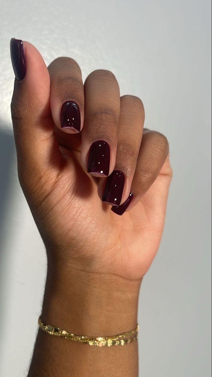 Dark Nails On Brown Skin, Winter Nail Colors Black Women, Short Gel Nails On Dark Skin, Burgundy Nails Square Short, Black Nail Polish On Dark Skin, Simple Nails Dark Skin, Winter Neutral Nails 2023, Gold Nails On Dark Skin, Natural Nails With Gel Polish