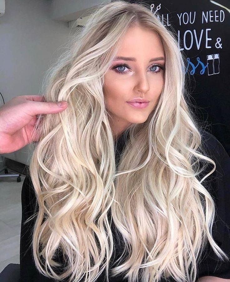 #colores de #cabello hermosos 🙈 💞 😍 #FASHION #BELLEZA #LOVE #ART #PEINADOS #HAIRSTYLES #BRAIDS #TRENZAS Stylish Short Hair, Blonde Waves, Frontal Hairstyles, Short Hair Wigs, Long Blonde, Long Blonde Hair, Blonde Wig, Long Wigs, Blonde Ombre