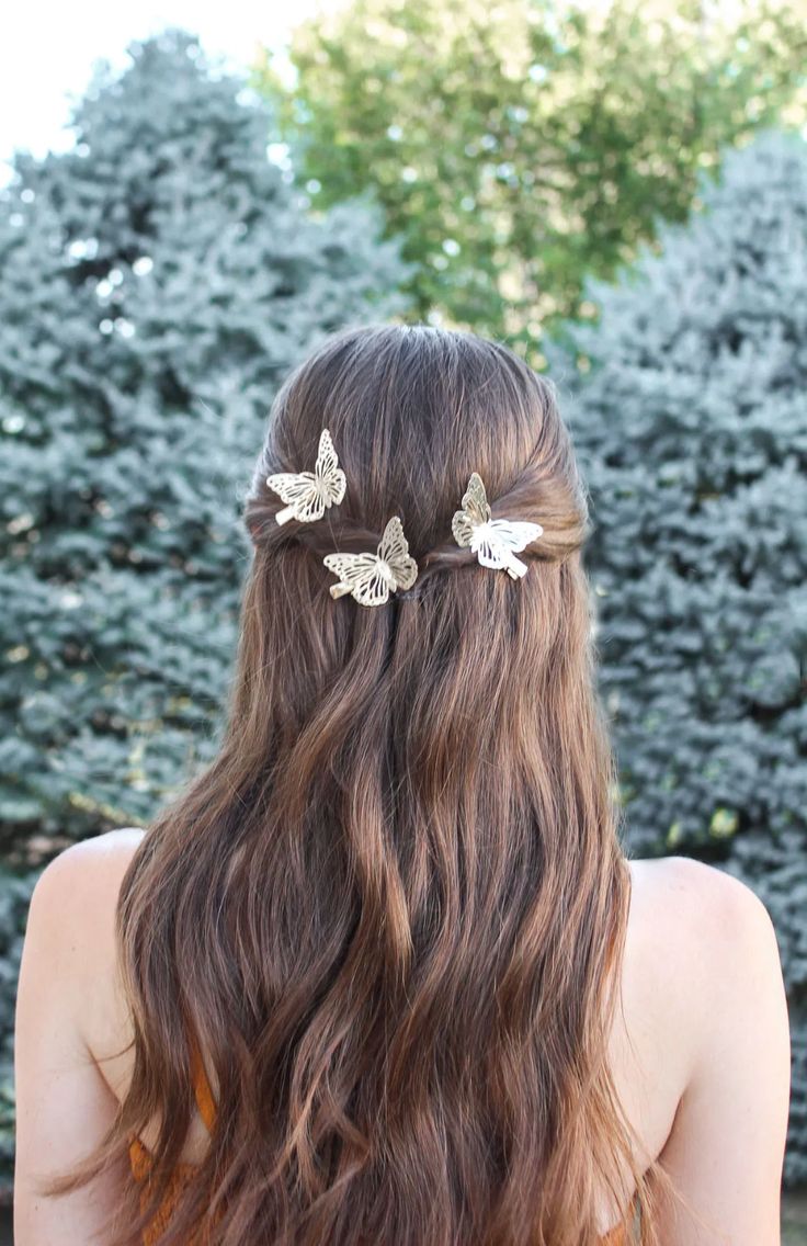 How to Wear Butterfly Accessories as An Adult - EMILY BELLOMA #butterflies #hairclips #hairstyle Large Butterfly Clips Hairstyles, Butterfly Clips With Bangs, Homecoming Hair Butterfly, Simple Butterfly Clips Hairstyles, Butterfly Hair Pins Aesthetic, Butterflies Hair Clips, Butterfly Clips In Curly Hair, Prom Hairstyles Butterfly Clips, Butterfly Hair Wedding