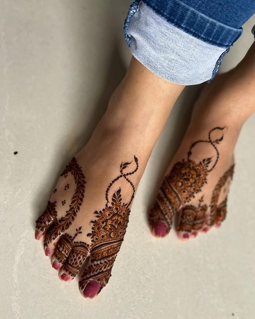 Mehndi Designs |Newest And Easy | |Mehndi Designs for Eid | Arabic | Tikki | Arabic Feet Mehndi Designs, Simple Legs Mehndi Designs, Mehendi Designs For Foot, Easy Mehndi Designs For Eid, Mehndi Designs Traditional, Fingers Mehndi Designs, Foot Mehndi Designs, Finger Mehndi Style, Leg Mehandi