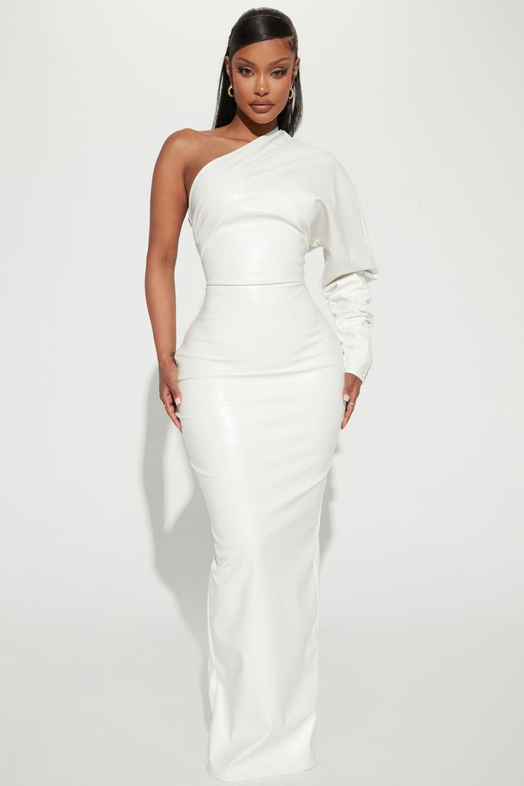 White Dresses For Wedding Guest, White Dress Accessories Jewelry, Gender Reveal Dress Black Women, All White Event Outfit, White Dress For Graduation Ceremony, White Gala Dresses, Wedding Looks For Guests Outfits, All White Dress Outfit, 30th Birthday Outfit Ideas For Women Classy