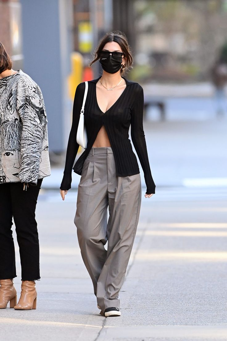 Emily Ratajkowski Outfits, Emily Ratajkowski Style, Models Off Duty Style, Stylish Winter Outfits, Looks Street Style, Cardigan Outfits, Street Style Summer, Emily Ratajkowski, Celebrity Street Style