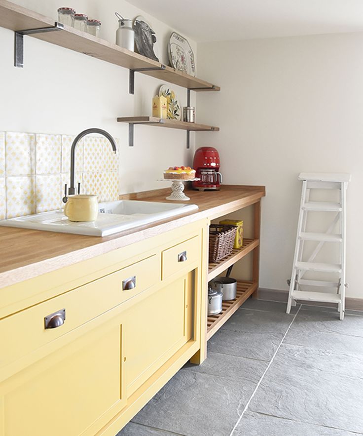 the kitchen is clean and ready to be used for cooking or baking, as well as other things