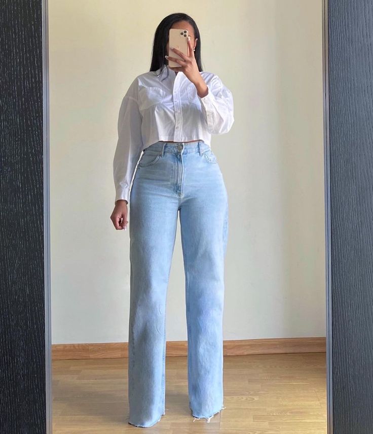 Denim And Shirt Outfit Women, Wide Leg Jeans Inspo Outfit, Jeans And Dress Shirt Outfit Woman, How To Style Denim Jeans Outfit Ideas, Cute T Shirt And Jeans Outfits, Jeans With Shirts Women, Classy Stylish Outfits, Jean And Shirt Outfits Woman, How To Style A Wide Leg Jeans