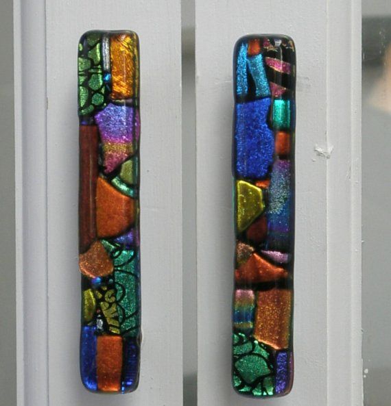 fused dichroic glass cabinet handles Round Mosaic, Fused Glass Projects, Custom Cabinet, Mosaic Design, Fused Glass Ideas, Glass Fusion, Fused Glass Jewelry, Wow Art, Glass Knobs