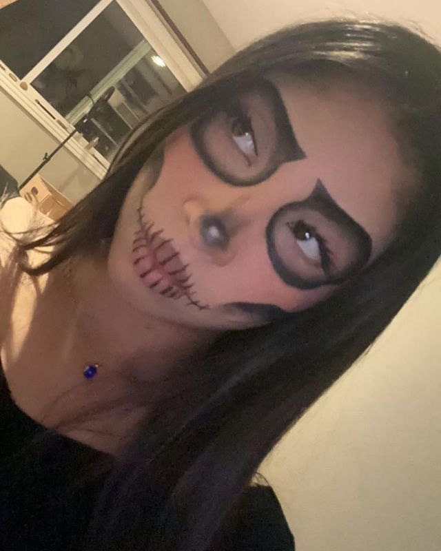 Carnival Makeup Ideas Easy, Halloween Makeup Skeleton, Skeleton Halloween Makeup, Skull Face Makeup, If Looks Could Kill, Makeup Tuts, Play Makeup, Cute Halloween Makeup, Skeleton Makeup