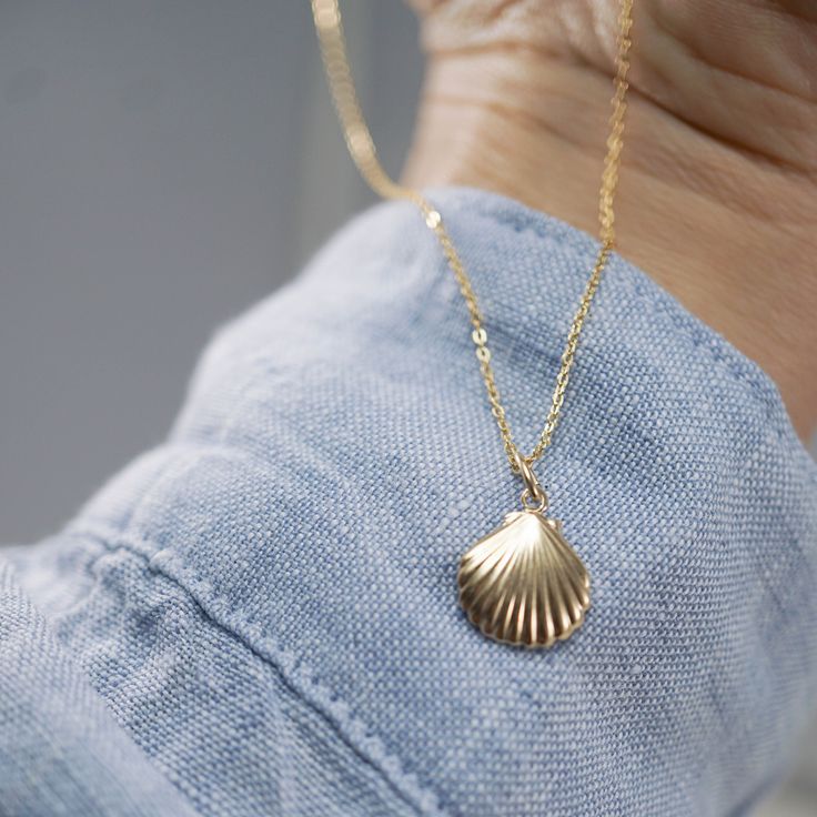 A treasure of the sea, this beautifully crafted 14kt Sea Shell Charm is one of our favorites. A great gift for that ocean loving beauty, shop the Fine Chain and all of their lengths for the perfect set! Size: 11x13mm Material: 14kt Gold Clam, 14/20 Gold Filled Oval Jump-Ring Ocean-inspired Shell-shaped Jewelry Gift, Dainty Yellow Gold Jewelry For Beach, Ocean-inspired Gold Sterling Silver Jewelry, Ocean-inspired 14k Gold Jewelry, Ocean-inspired Yellow Gold Beach Jewelry, Gold Ocean-inspired Charm Necklaces As Gift, Yellow Gold Shell Jewelry For Beach, Gold Ocean-inspired Charm Necklace For Gift, Yellow Gold Pendant Jewelry For The Beach