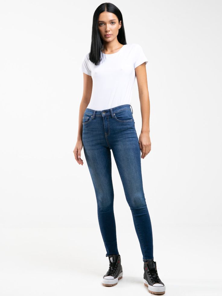 High waist jeans to obecnie jedne z najczęściej kupowanych spodni damskich. W końcu każda kobieta marzy o pięknie wymodelowanej sylwetce i nogach do samej ziemi. SPODNIE JEANS DAMSKIE ARIANA 399 marki BIG STAR są idealnie dopasowane. Jeansy z wysokim stanem podkreślają wszystkie atuty kobiecego ciała, jednocześnie ukrywając ewentualne niedoskonałości. Spodnie z przetarciami są modne już od dawna i nic nie zapowiada, żeby miało się to zmienić. Skinny jeans doceniają przede wszystkim kobiety, któr Casual Slim Elastane Bottoms, High Rise Denim Blue Jeans, Mid-rise Cropped Denim Jeans, Mid-rise Denim Blue Cropped Jeans, Mid-rise Cropped Jeans In Denim Blue, High Rise Jeans With Five Pockets, Mid-rise Slim Fit Elastane Bottoms, Mid-rise Bottoms With Five Pockets, Everyday Fitted High Rise Jeans