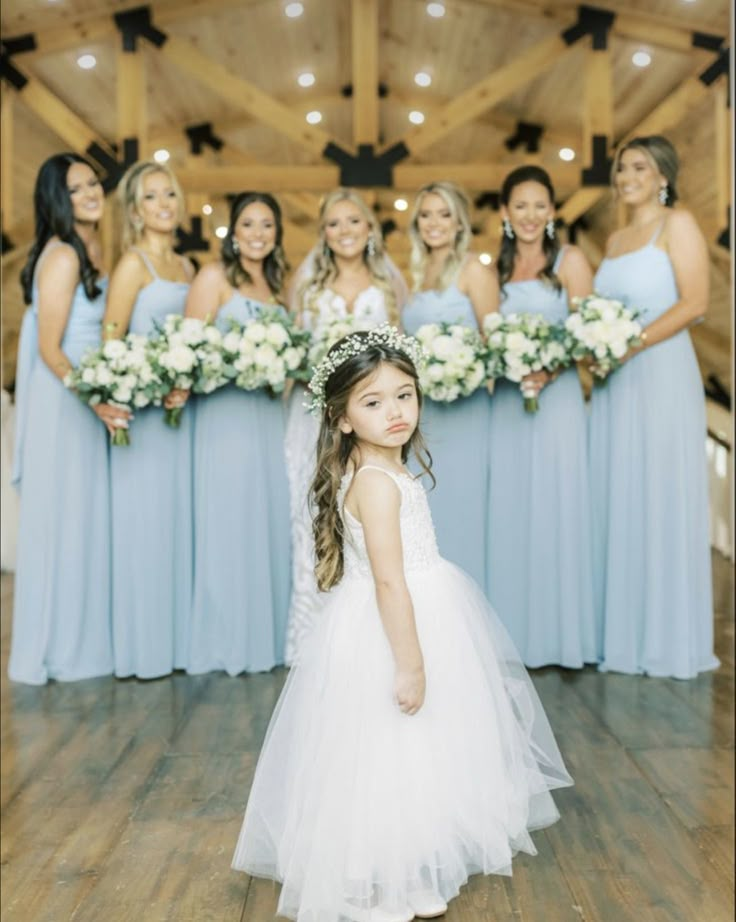 Wedding Poses Bride And Bridesmaids, Wedding Poses List, Must Have Wedding Party Photos, Wedding Poses For Photographer, Bridal Party Photos Bridesmaid, Fun Wedding Poses For Bridal Party, Big Family Wedding Photos, Flowergirl Wedding Pictures, Wedding Picture Bridesmaid