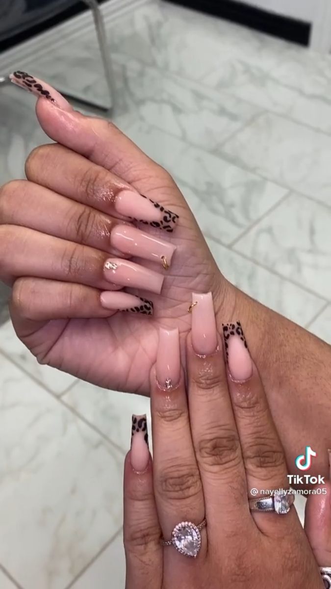 Nude Cheetah Nails, Nails With Cheetah Print, Inspiration Nails, Cheetah Nails, Colored Acrylic Nails, Fall Acrylic Nails, Leopard Nails, Coffin Nails Long, Square Acrylic Nails