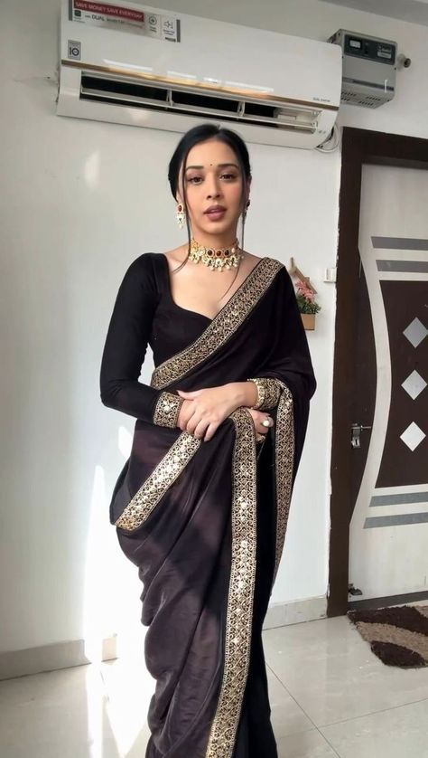 Saree From Scratch Ideas, Lace Blouses For Saree, Black Lace Saree, Black Blouse Designs For Saree, Black Blouse Design, Velvet Blouse Designs Indian, Black Velvet Blouse Design, Black Saree Designs, Black Saree Blouse