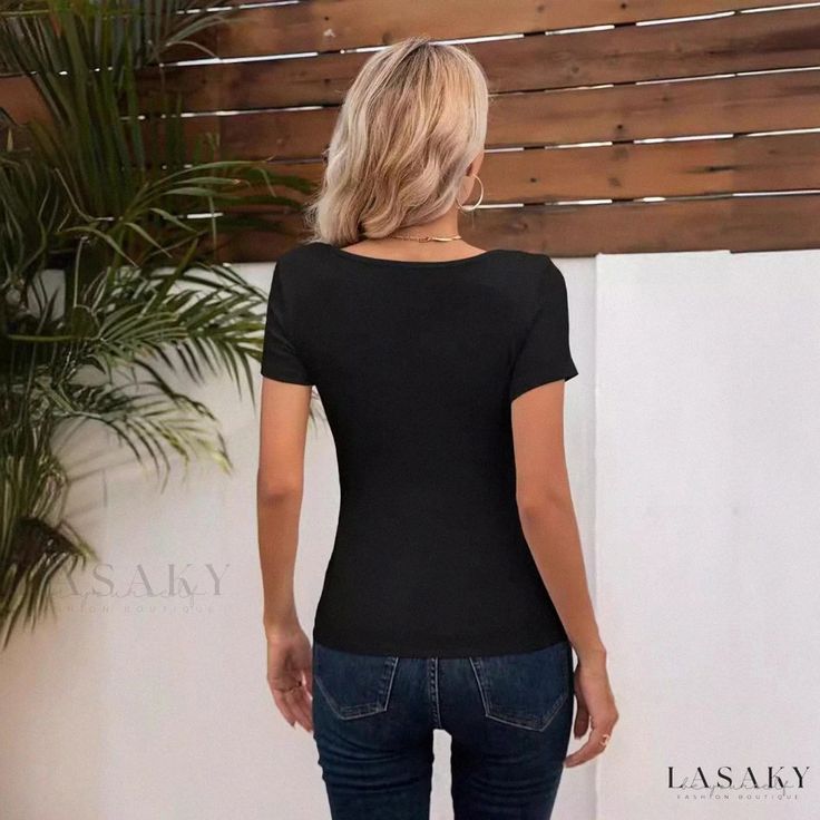 Lasaky - Slim Fit Short-Sleeved Shirt with a Sexy Appeal High Stretch V-neck Tops For Night Out, Non-stretch Solid Color Top For Night Out, Fitted Solid Color Short Sleeve Shirt, Casual Fitted T-shirt For Night Out, Stretch Crew Neck Blouse For Night Out, Trendy Fitted Solid Color Blouse, Fitted Solid Color Top For Night Out, Black Slim Fit Top For Night Out, Trendy Fitted Solid Color Short Sleeve Top