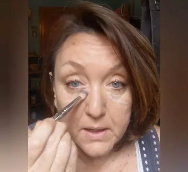 Makeup Tips For Under Eye Bags, Baggy Under Eyes, Dark Circles And Bags Under Eyes, Make Up For Sunken Eyes, Under Eye Dark Circles Over 50, Concealer Tricks For Dark Circles, Dark Puffy Circles Under Eyes, Bags Under Eyes Aesthetic, How To Cover Dark Circles Under Eyes With Makeup