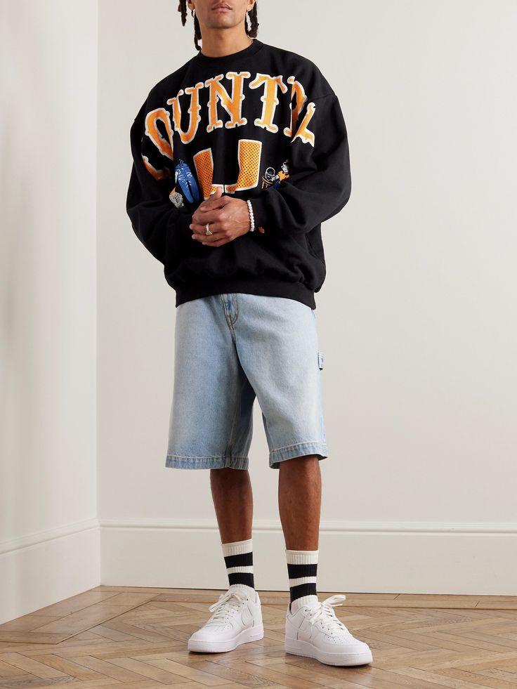 Using university merch as a reference, KAPITAL's cotton-jersey sweatshirt is screen-printed with bold lettering spelling out 'KOUNTRY' across the chest and shoulders, beneath that is a retro 'laundry' graphic. It's been made in Japan from loopback cotton-jersey and cut for a loose fit. Small to size. See Size & Fit notes. Cotton Fan Apparel Sweatshirt For Campus, Cotton Sweatshirt For Campus Sports Season, Cotton Sweatshirt For Campus Fan Apparel, Relaxed Fit Sweatshirt For Sports Season Streetwear, Throwback Cotton Top For Streetwear, Cotton College Style Hoodie For Streetwear, Casual Cotton Hoodie For Streetwear, Oversized T-shirt With Ribbed Cuffs For College, Cotton Sweatshirt With Text Print For Sports Events