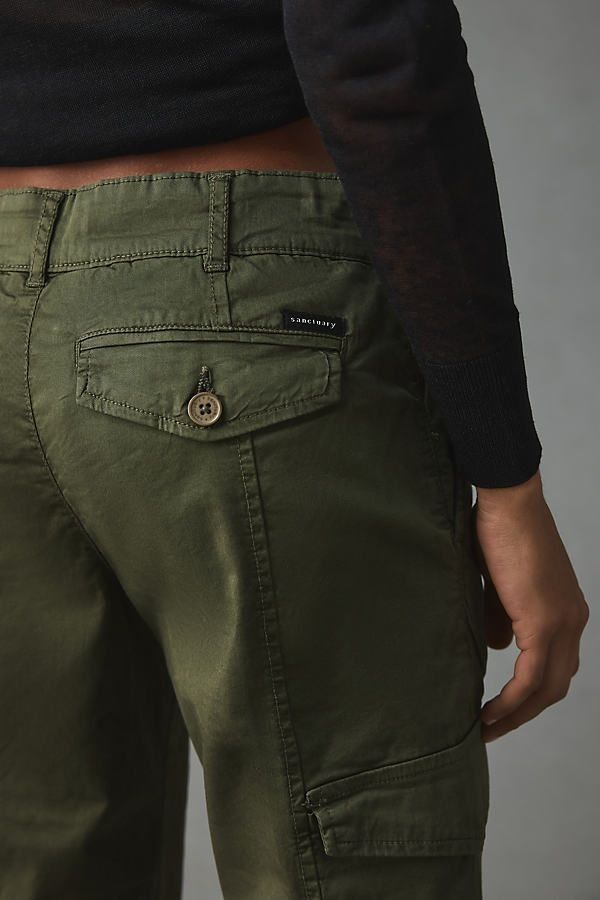 Camping Wardrobe, Cargo Pants For Women, Casual Pants For Women, Cargo Pants Outfit, Travel Clothes Women, Glad Rags, Fashion Victim, Lovely Clothes, Cargo Pants Women