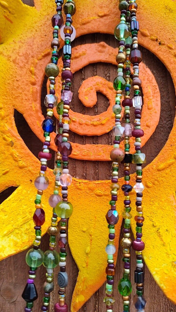 A unique glass beaded necklace, down to earth colors and a hippie style. Bohemian Glass Necklaces With Large Beads, Bohemian Glass Necklace With Large Beads, Handmade Bohemian Glass Beaded Bracelets, Bohemian Glass Necklaces With Round Beads, Bohemian Colorful Glass Beads, Multicolor Earthy Jewelry For Festivals, Earthy Multicolor Festival Jewelry, Earthy Beaded Necklaces With Colorful Beads As Gift, Bohemian Handmade Glass Necklaces