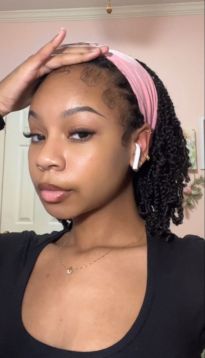 Mini Twists With Flat Twist, Mini Twists With Headband, 4c Hair Mini Twists, 4c Mini Twist Hairstyles, Mini Twists Black Woman, Hairstyles With Mini Twists, Natural Hairstyle Ideas Short, Short Mini Twists Hairstyles, Twist On Natural Hair Hairstyles