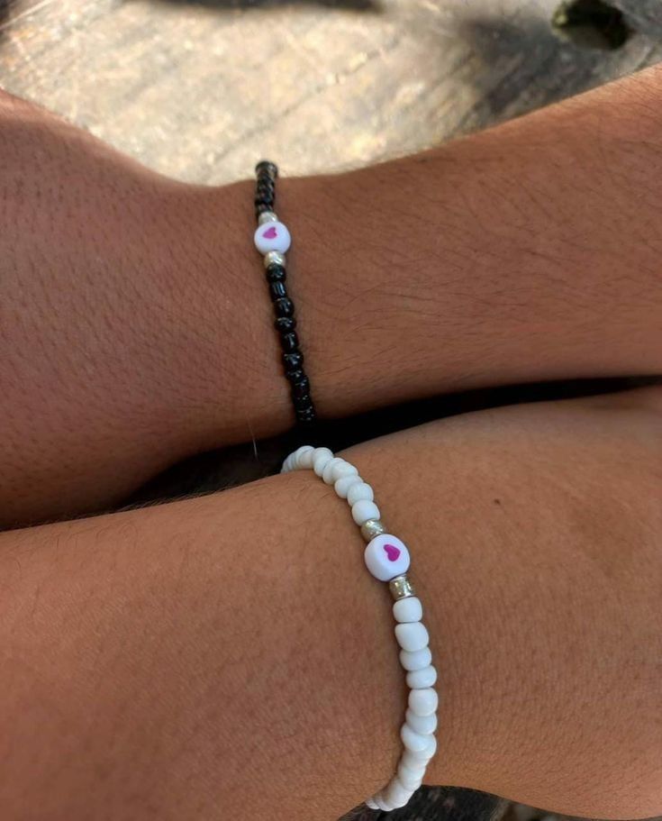 1 Year Anniversary Gift Ideas For Him Anniversary Gift Ideas, Bf Gifts, Cute Couple Gifts, Diy Bracelet Designs, Beads Bracelet Design, Couple Bracelets, Year Anniversary Gifts, Beaded Jewelry Diy