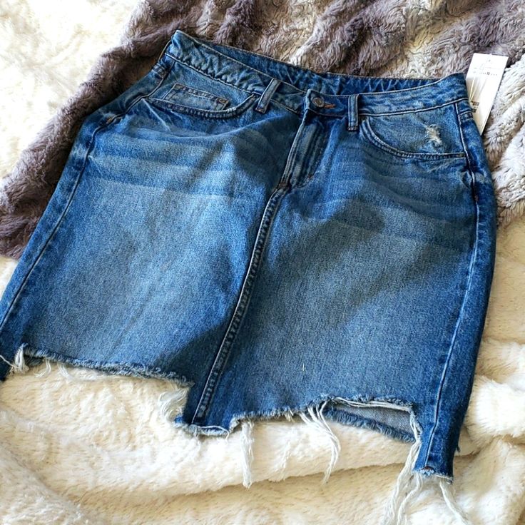 H&M Step Hem Denim Skirt . New With Tags Fall Dark Wash Cutoff Denim Skirt, Distressed Cutoff Denim Skirt For Fall, Medium Wash Cutoff Skirt For Fall, Fall Cutoff Medium Wash Skirt, Fall Distressed Cutoff Denim Skirt, Fall Cutoff Skirt In Medium Wash, Fall Medium Wash Cutoff Skirt, Distressed Denim Skirt For Fall, Dark Wash Cutoff Denim Skirt