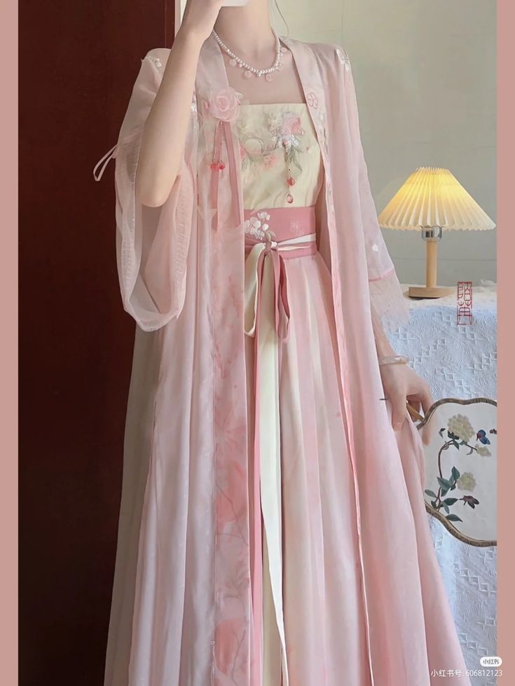 Pink Hanfu Traditional Dresses, Chinese Robes Traditional, Hanfu Pink, Pink Chinese Dress, Pink Yukata, Pink Hanbok, Beautiful Gown Designs, Chinese Princess Dress, Chinese Fancy Dress